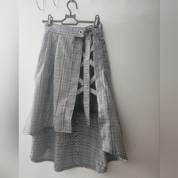 High Low Fun Skirt - Picture 1 of 11